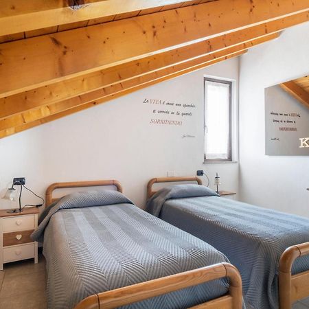 Le Rose Apartment Venegono Superiore Bagian luar foto