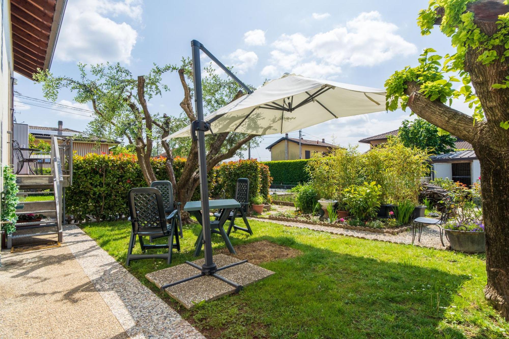 Le Rose Apartment Venegono Superiore Bagian luar foto